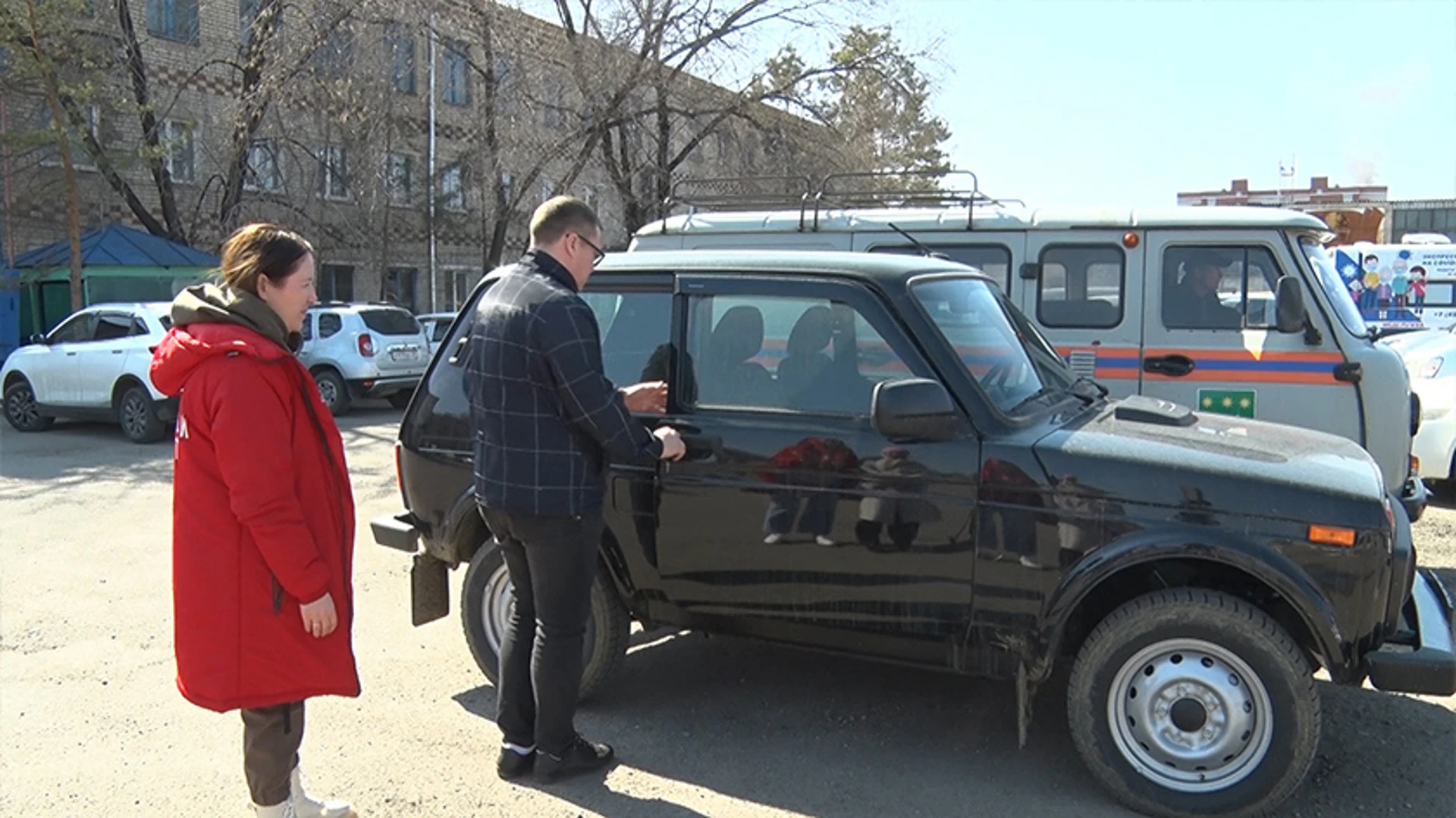 Десять автомобилей передали амурчане бойцам в зоне СВО