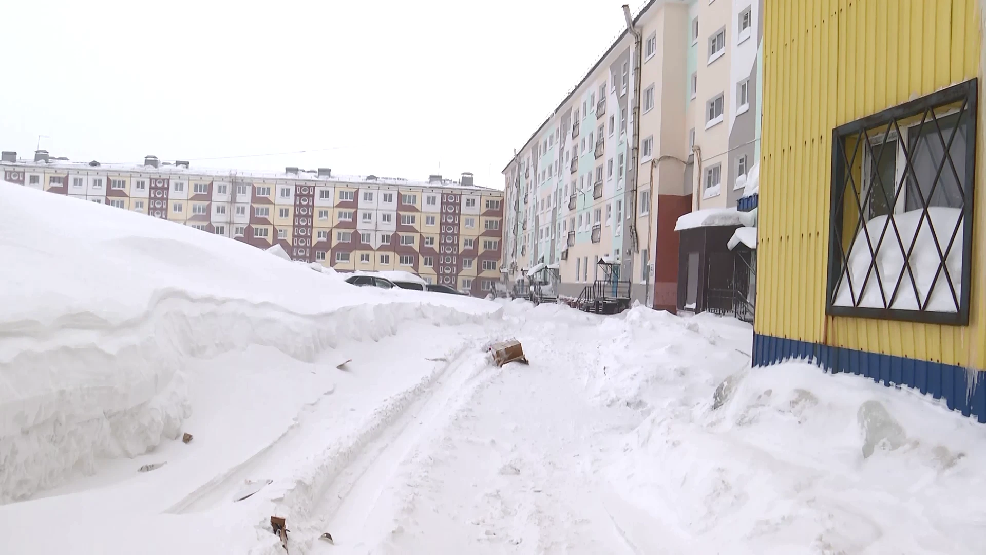 Норильск продолжают терзать метели