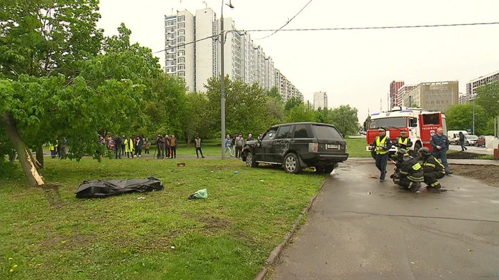 Вести. Дежурная часть В Москве джип вылетел на тротуар и сбил насмерть пешехода