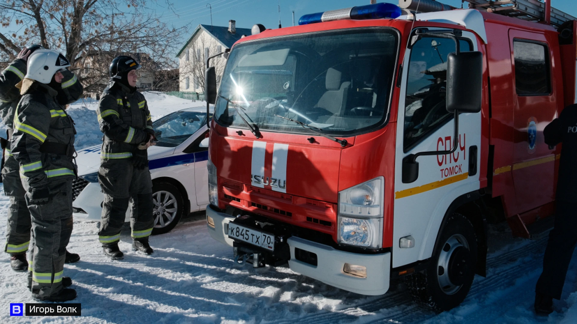 Почти 20 человек тушили надворные постройки в Томском районе