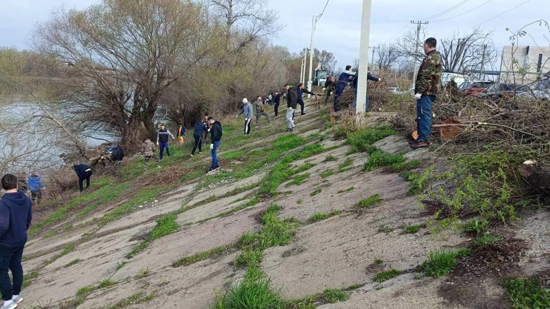 На субботники в Краснодаре вышли более 10 тысяч горожан