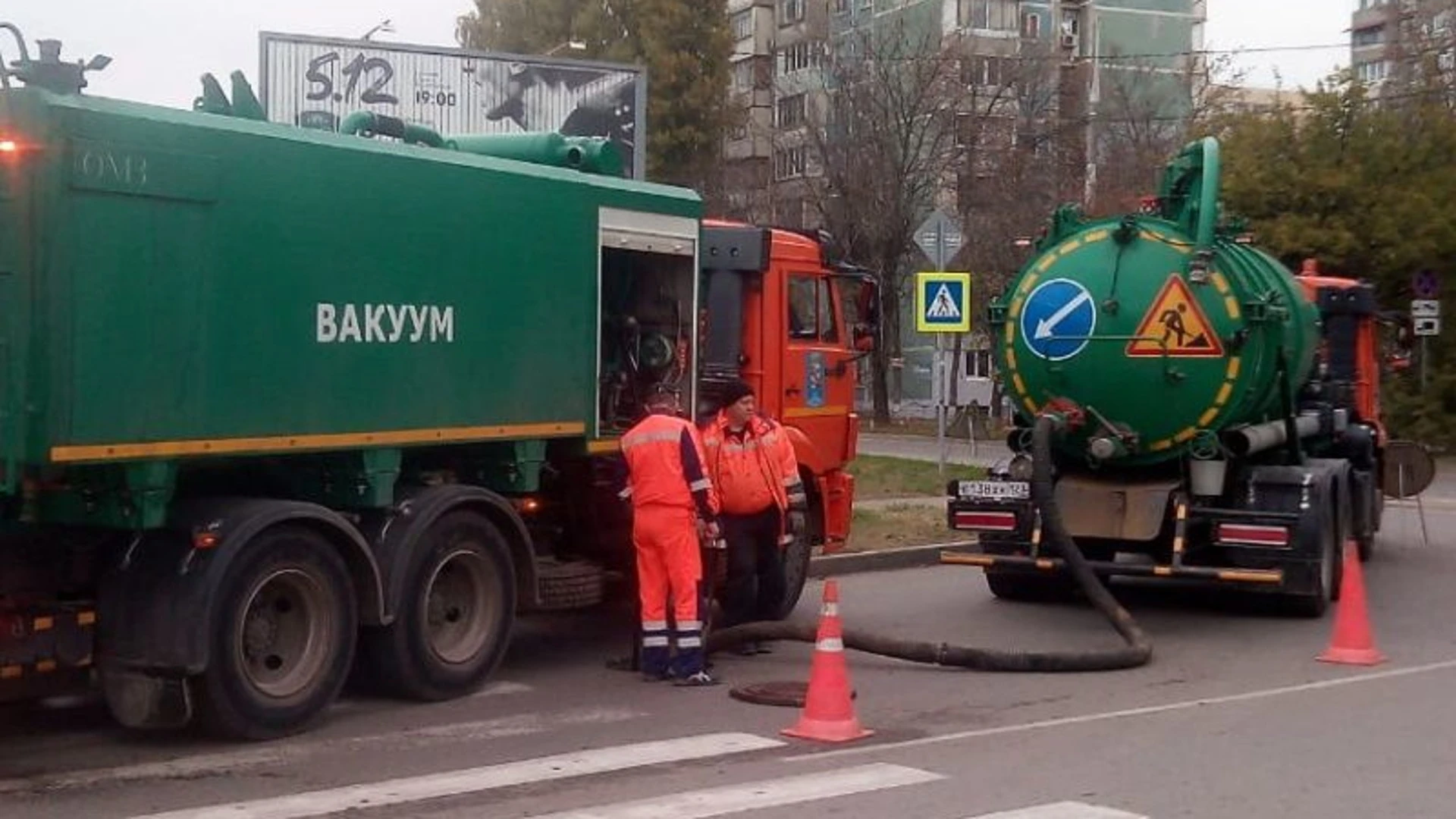 В Краснодаре чистят ливневки