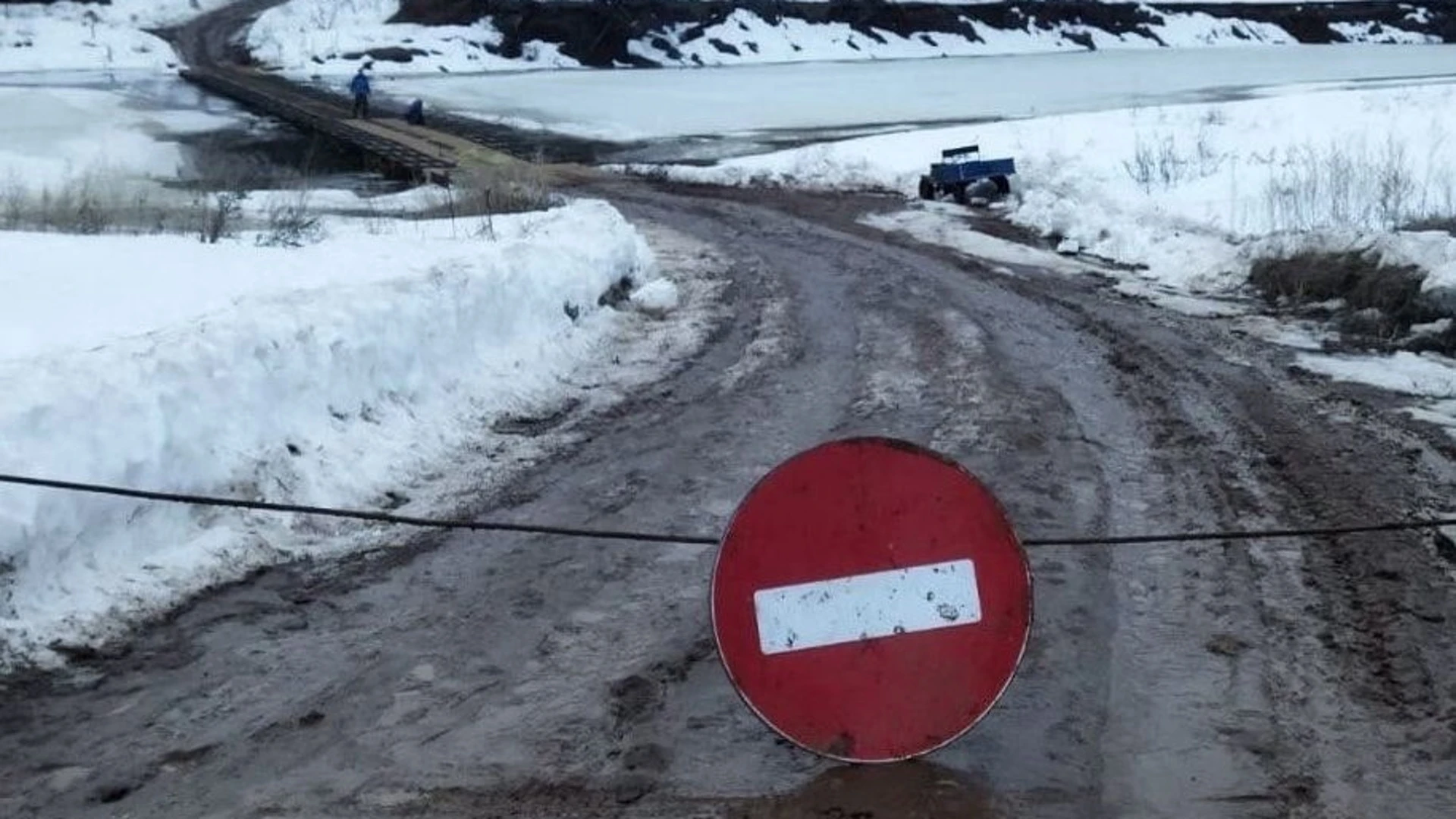 В Вавожском районе Удмуртии из-за подтопления закрыли движение по мосту