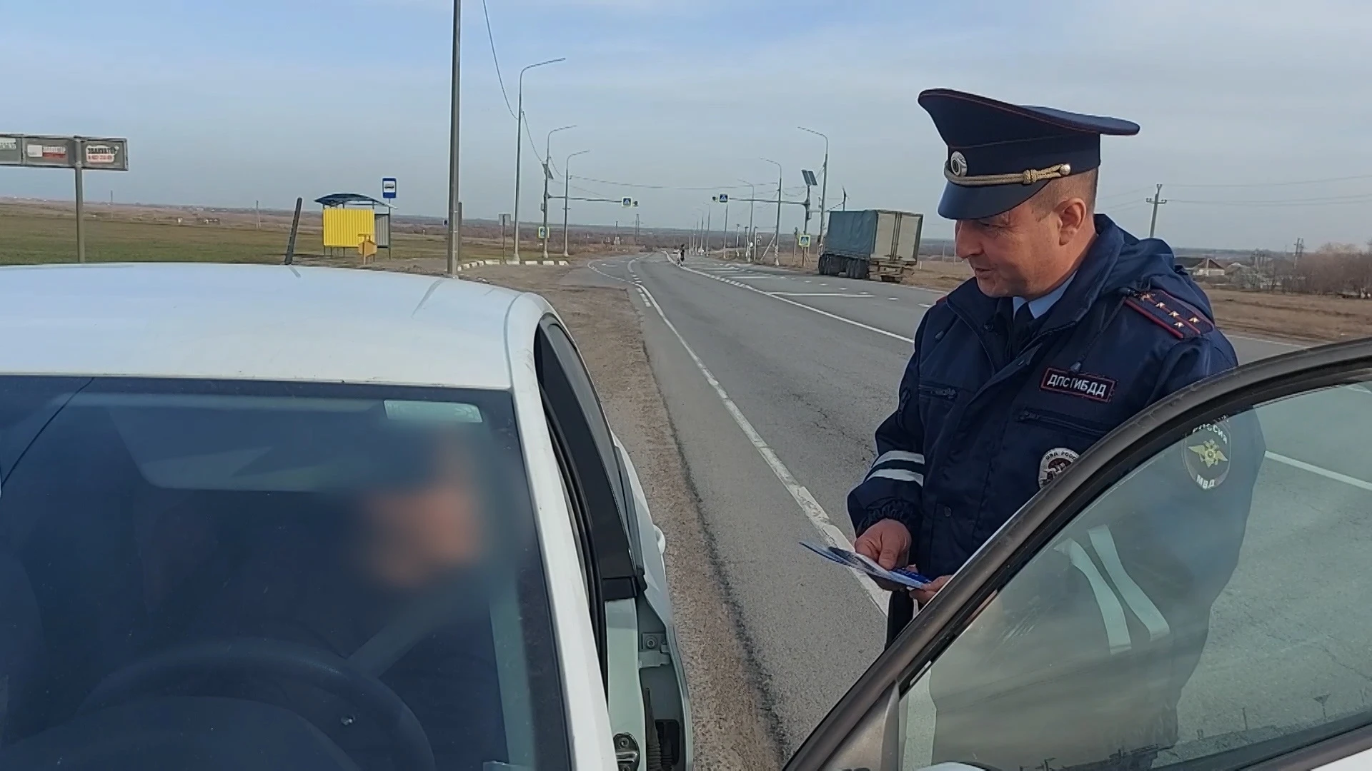 Сотрудники ГИБДД напомнили водителям Волгоградской области о соблюдении ПДД