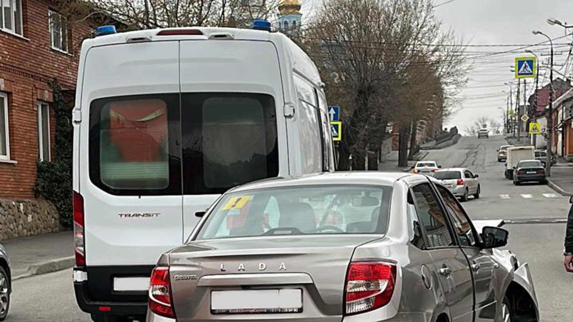 ДТП с участием кареты скорой помощи произошло во Владикавказе