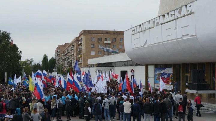 Вести. Волгоград В Волгограде прошел студенческий патриотический митинг