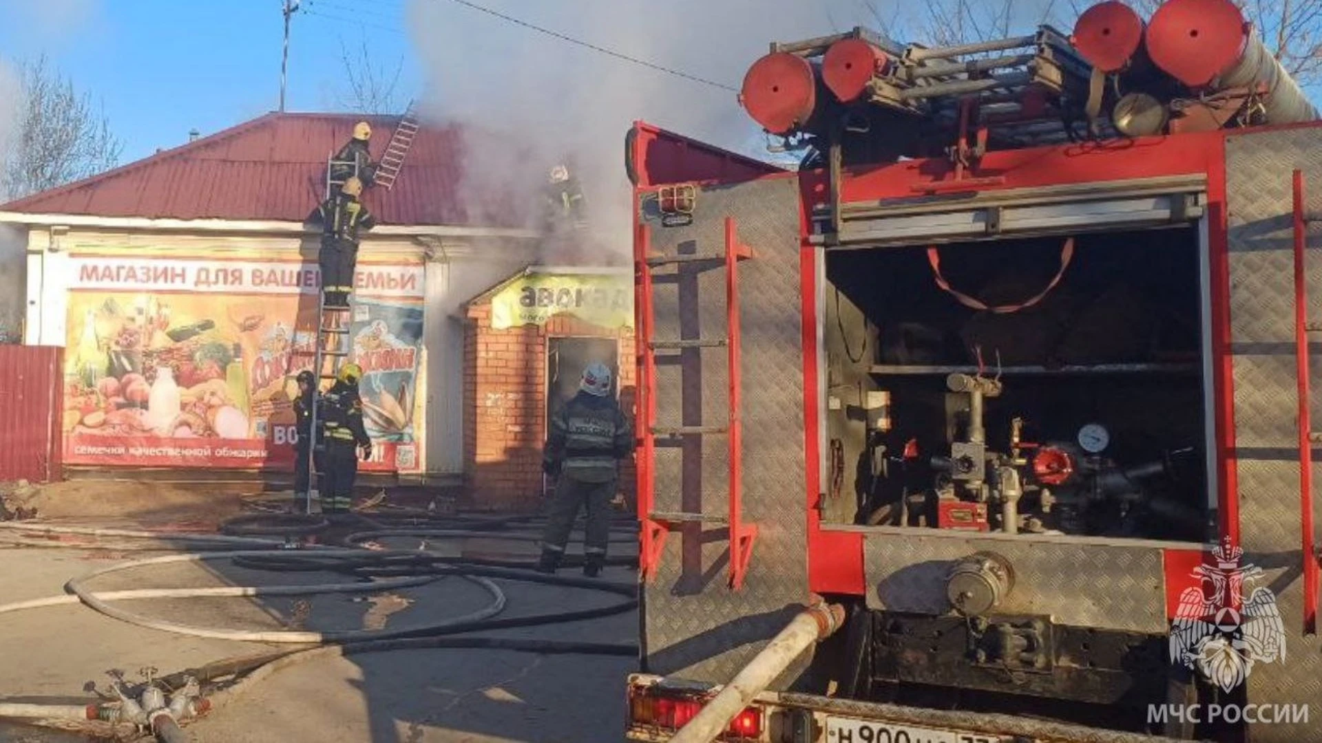 При пожаре в продовольственном магазине в Иванове погиб мужчина