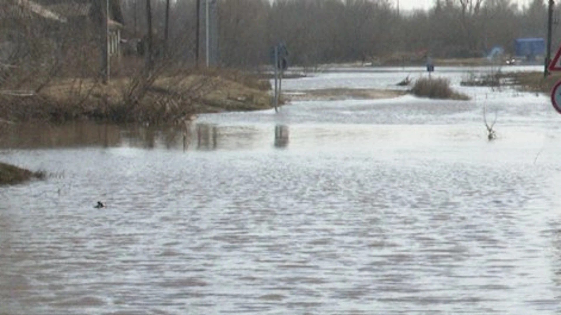 За сутки уровень воды снизился в 12 районах