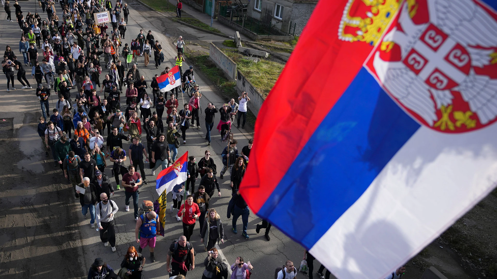 Вулин: сербские студенты искренни в протесте, но их лидеры проплачены Западом