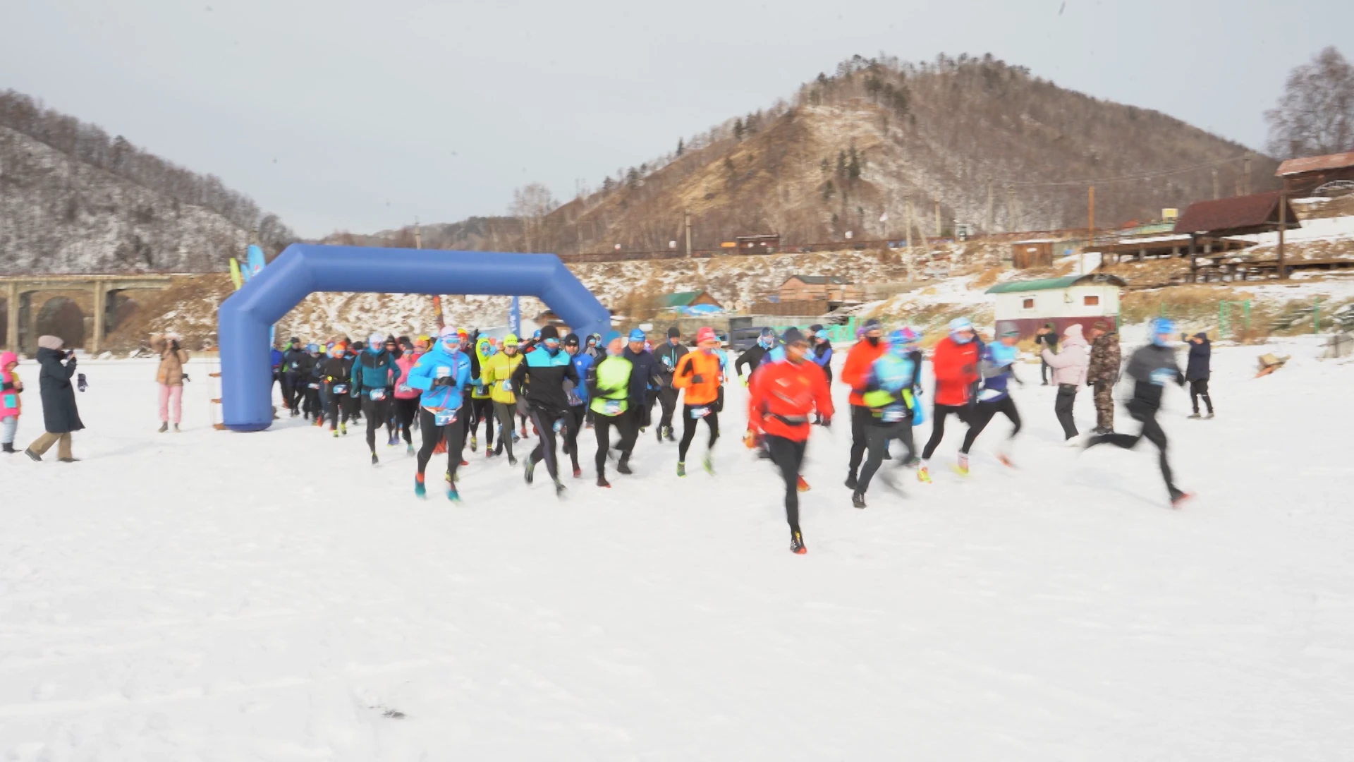 Более ста человек из разных городов России поучаствовали в забеге "Baikal ice trail"