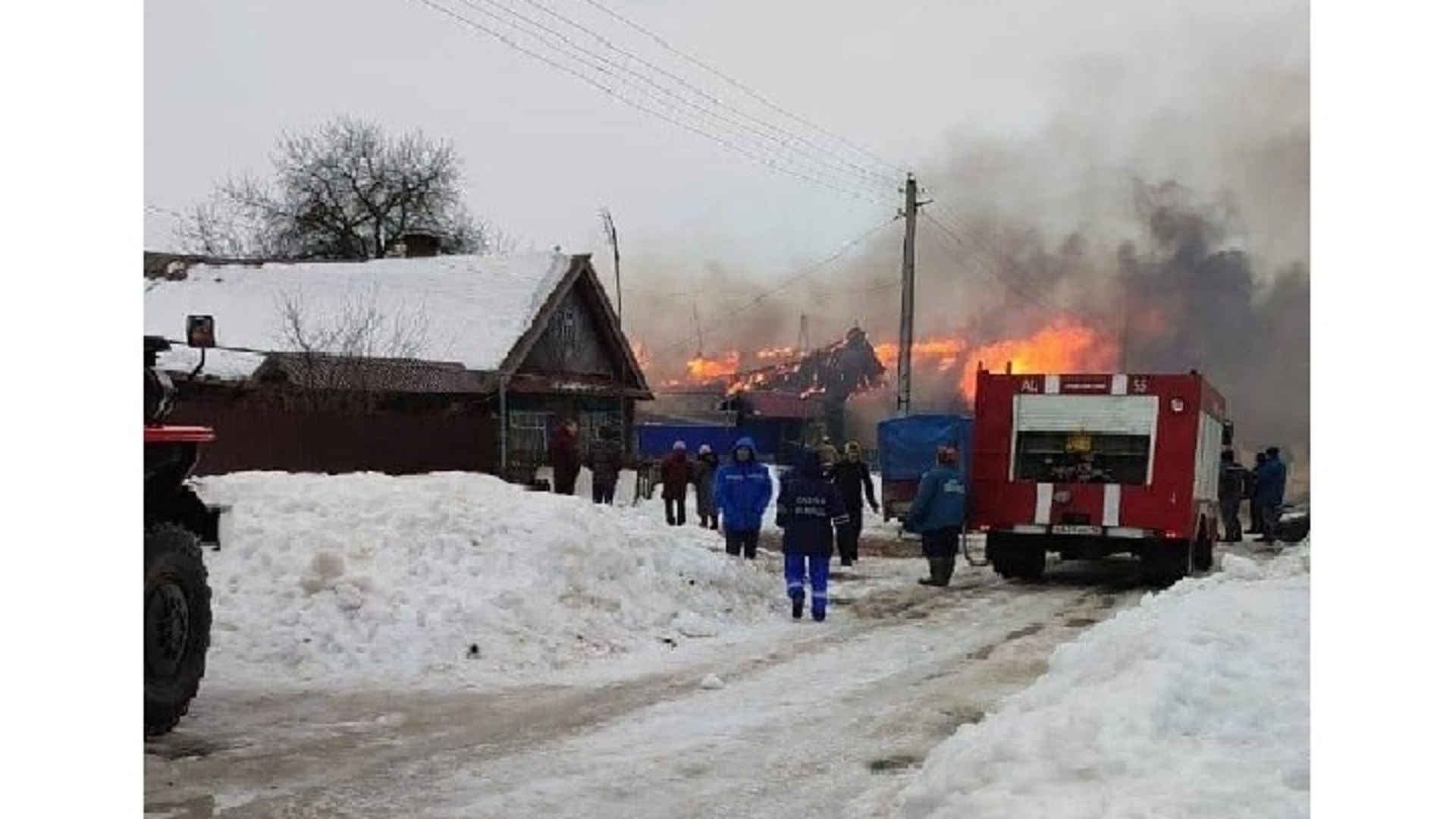 В Марий Эл одновременно загорелись два жилых дома