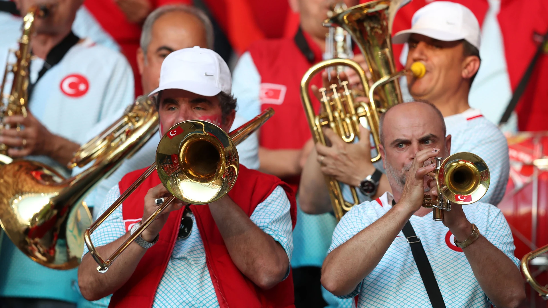 Erdogan vieta la musica per la campagna elettorale