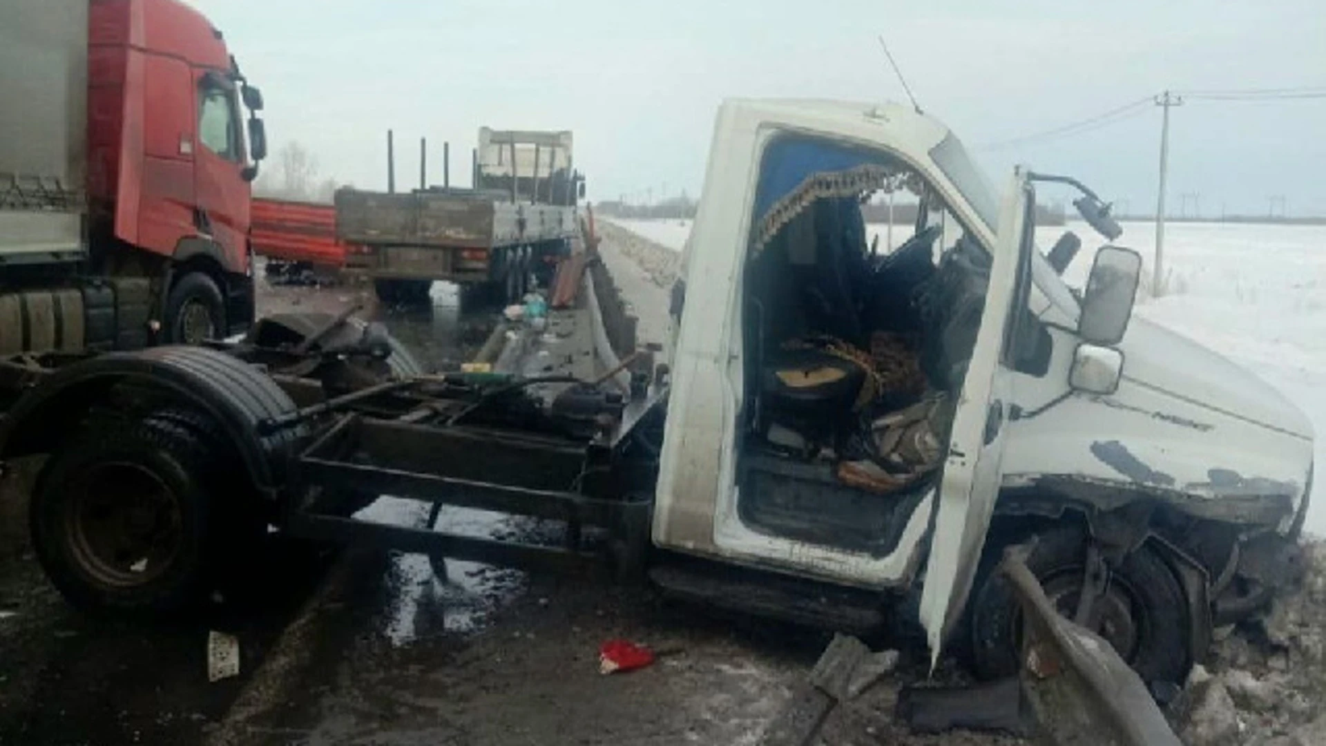 Ein Straßenarbeiter wurde bei einem Unfall auf der Tyumen Autobahn verletzt