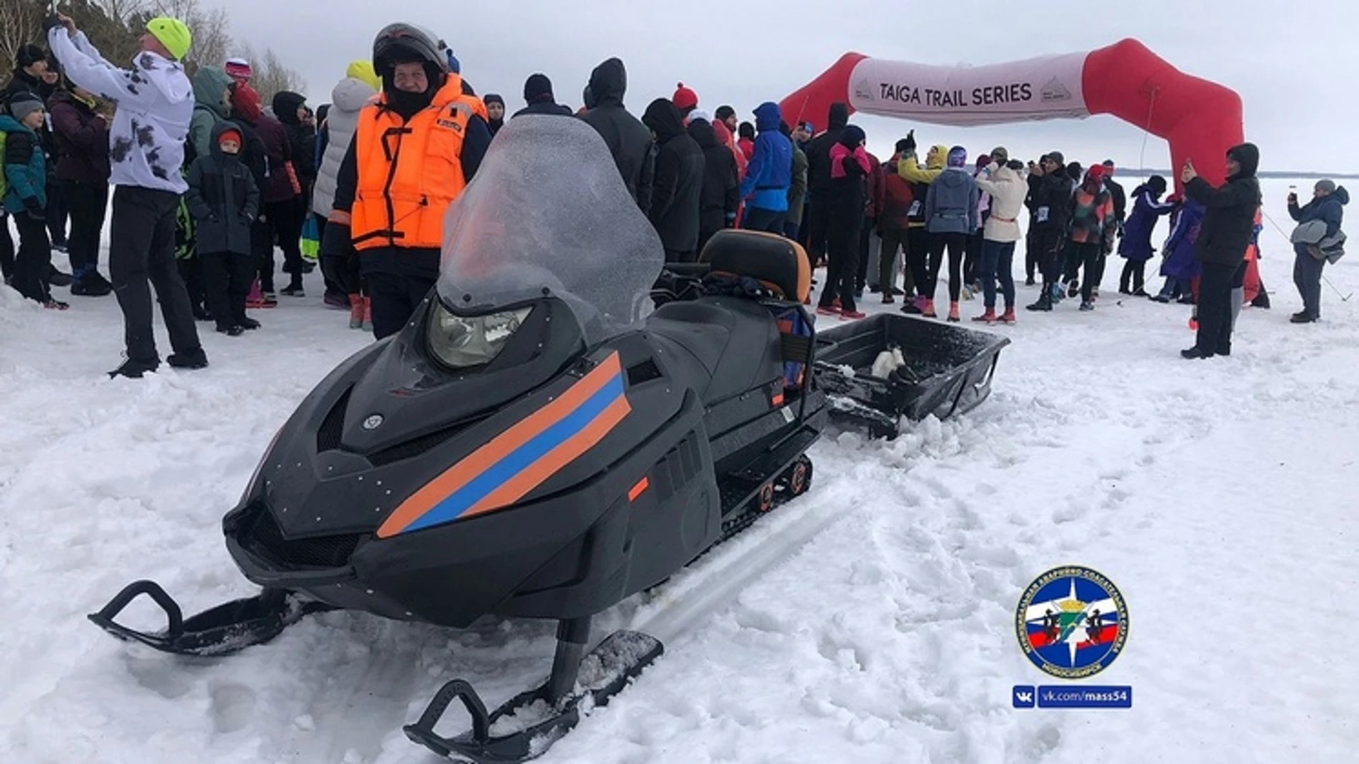 Провалившуюся в снежную кашу 24-летнюю журналистку спасли на Новосибирском водохранилище