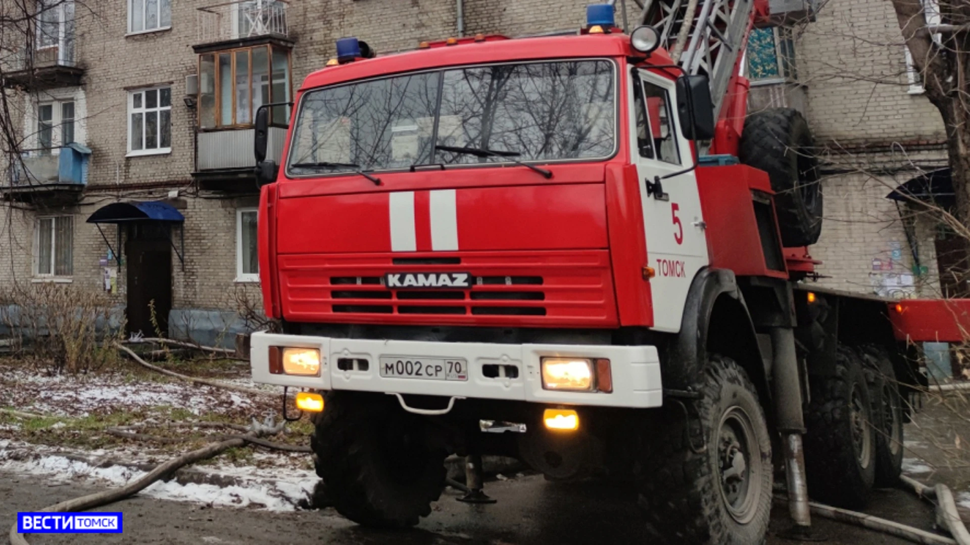 Обгоревшее тело женщины обнаружено при пожаре в пятиэтажке в Томске