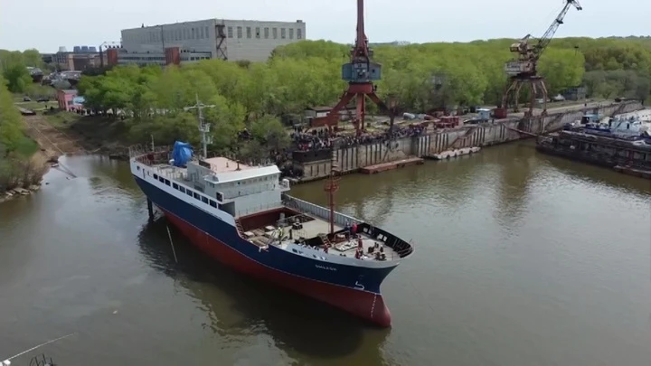 Новости В Хабаровске спустили на воду новый краболов