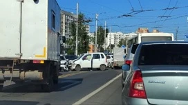 Движение на перекрестке Кохомского шоссе и улицы Любимова в Иванове затруднено из-за ДТП