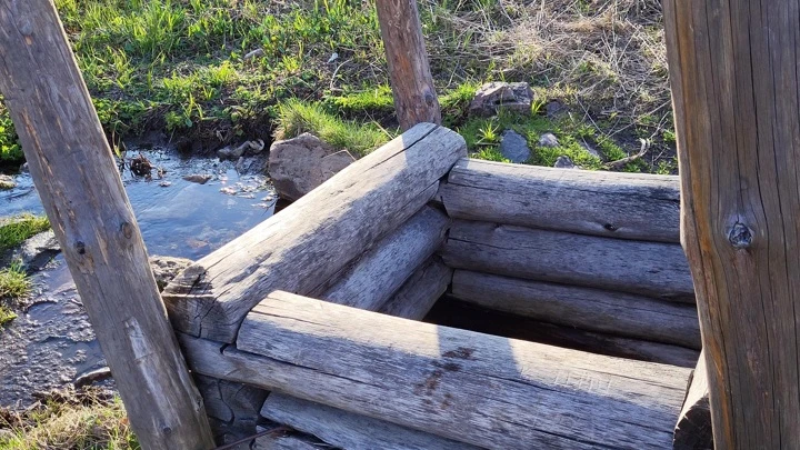 Вести. Южный Урал Туристы показали родник с "кипящей" водой в Челябинской области