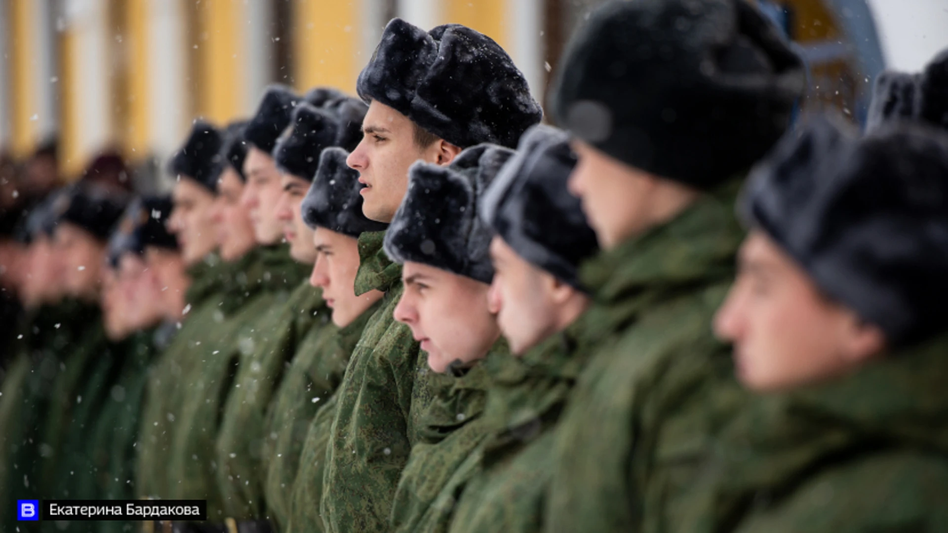 Губернатор и спикер Законодательной думы поздравили томичей с Днем защитника Отечества