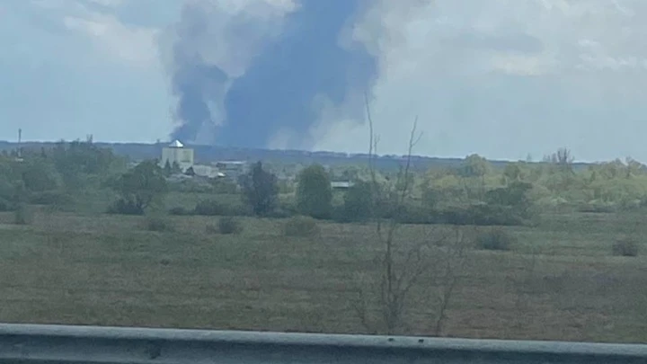 ЧП Очевидцы сняли видео пожара на объекте Минобороны