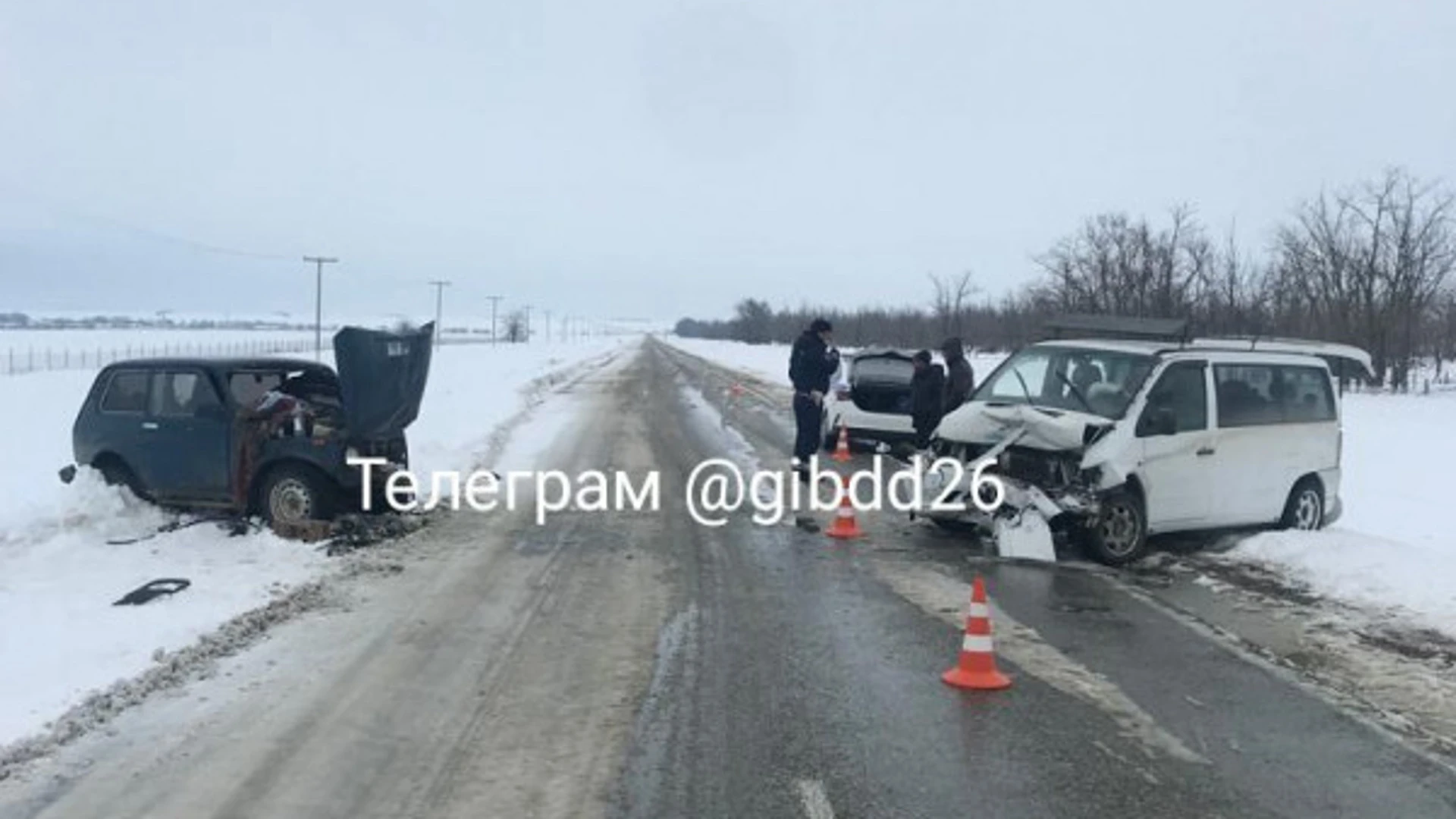 На Ставрополье в лобовом столкновении авто пострадали три человека