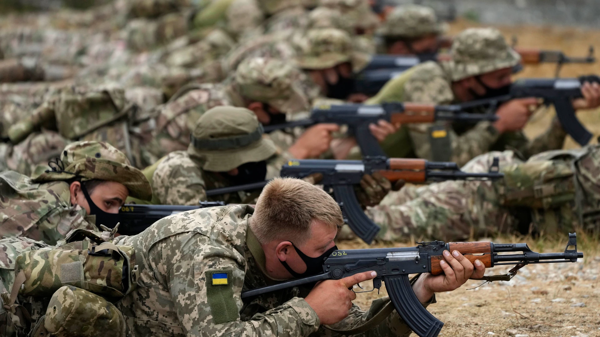 На Украине продлили военное положение и всеобщую мобилизацию