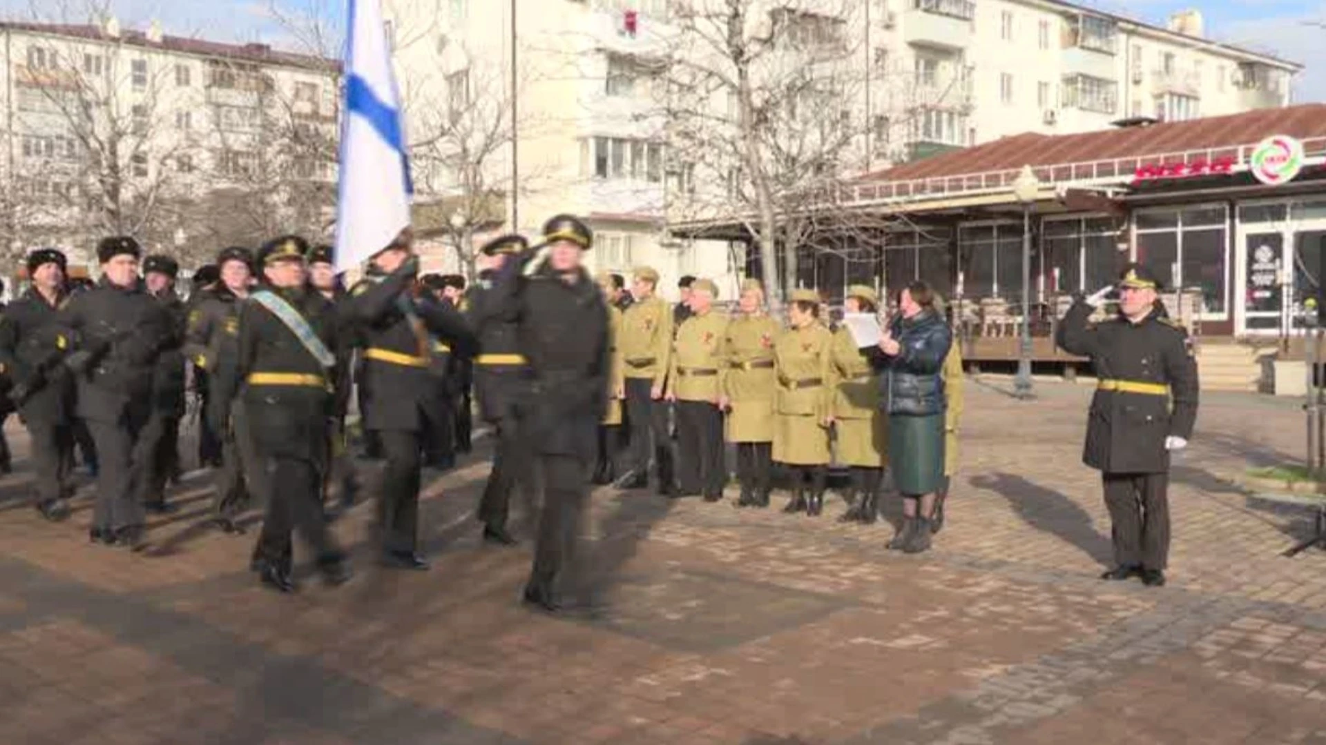 В Новороссийске провели парад для одного ветерана