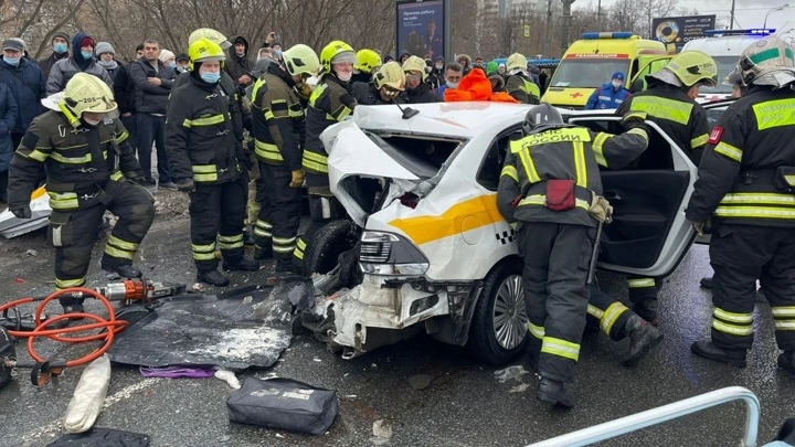 ЧП Место массовой аварии на западе Москвы сняли на видео