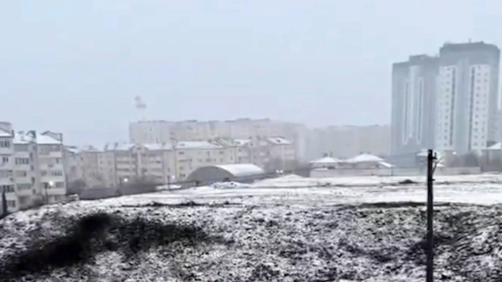 Видео из Сети В Севастополе прогремела молния во время снегопада