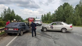 Томские спасатели вытащили из машины зажатого пассажира после ДТП