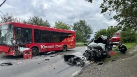 Внедорожник столкнулся с автобусом в Златоусте, есть погибший и пострадавшие