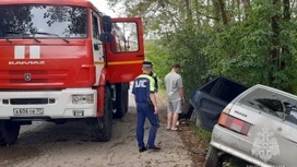 Пострадавшего пассажира после ДТП в Вичуге пришлось доставать из авто с помощью специнструмента